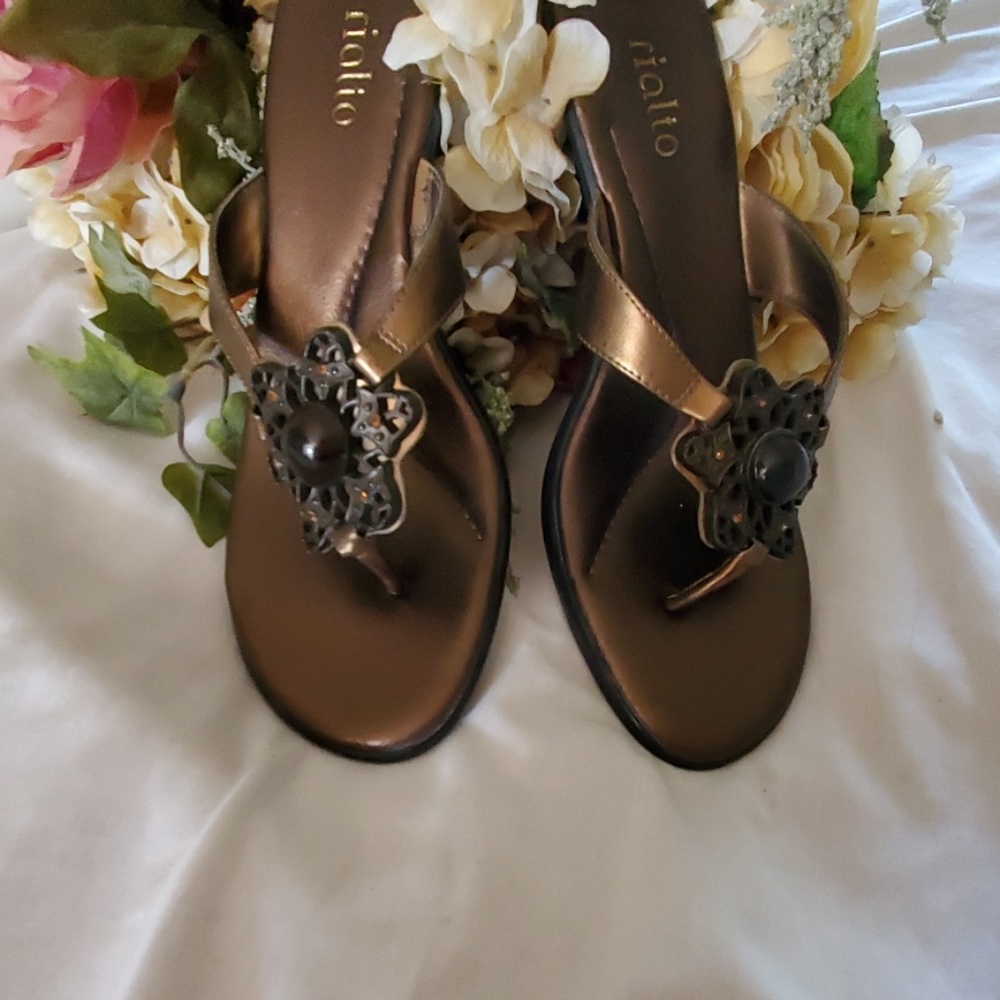 Sandles - Picture 4 of 4